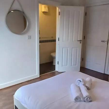 Spacious 2br Only 15 Minutes To Apartman *