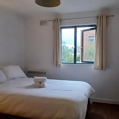 Spacious 2br Only 15 Minutes To Dublin