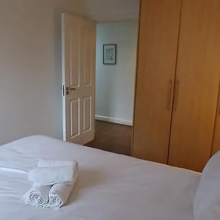 Apartman Spacious 2br Only 15 Minutes To