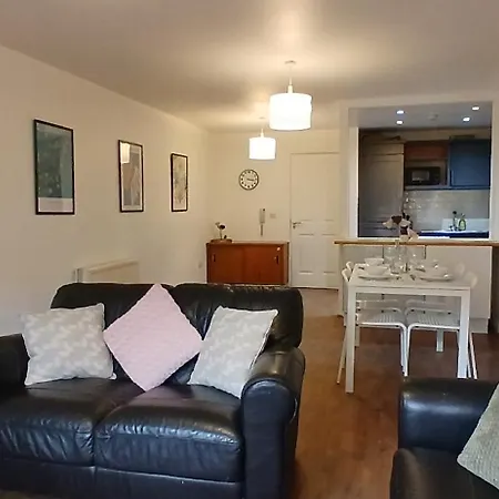 Apartment Spacious 2br Only 15 Minutes To *